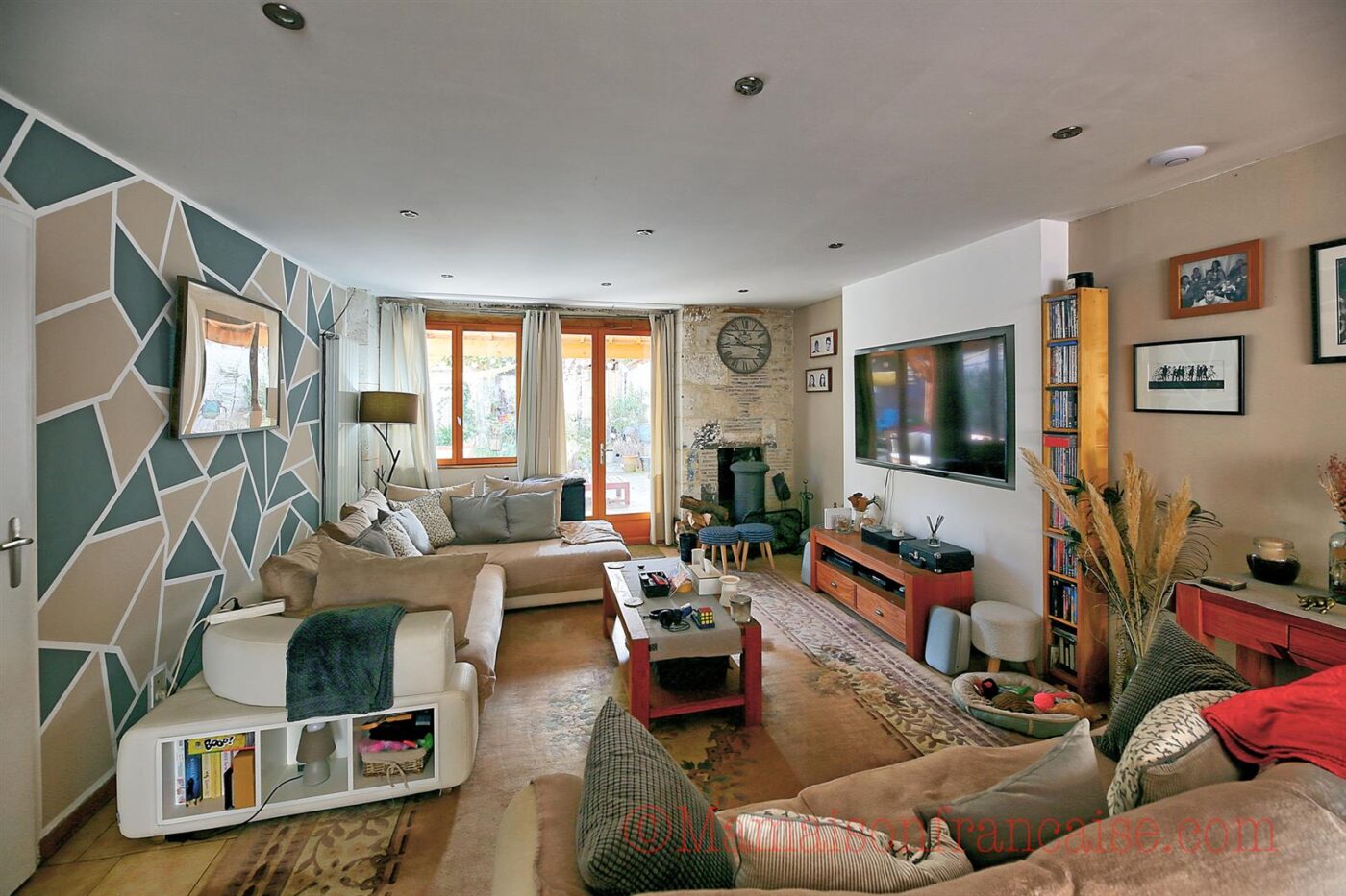 House in riverside town 5beds/2bath, Eco heating.