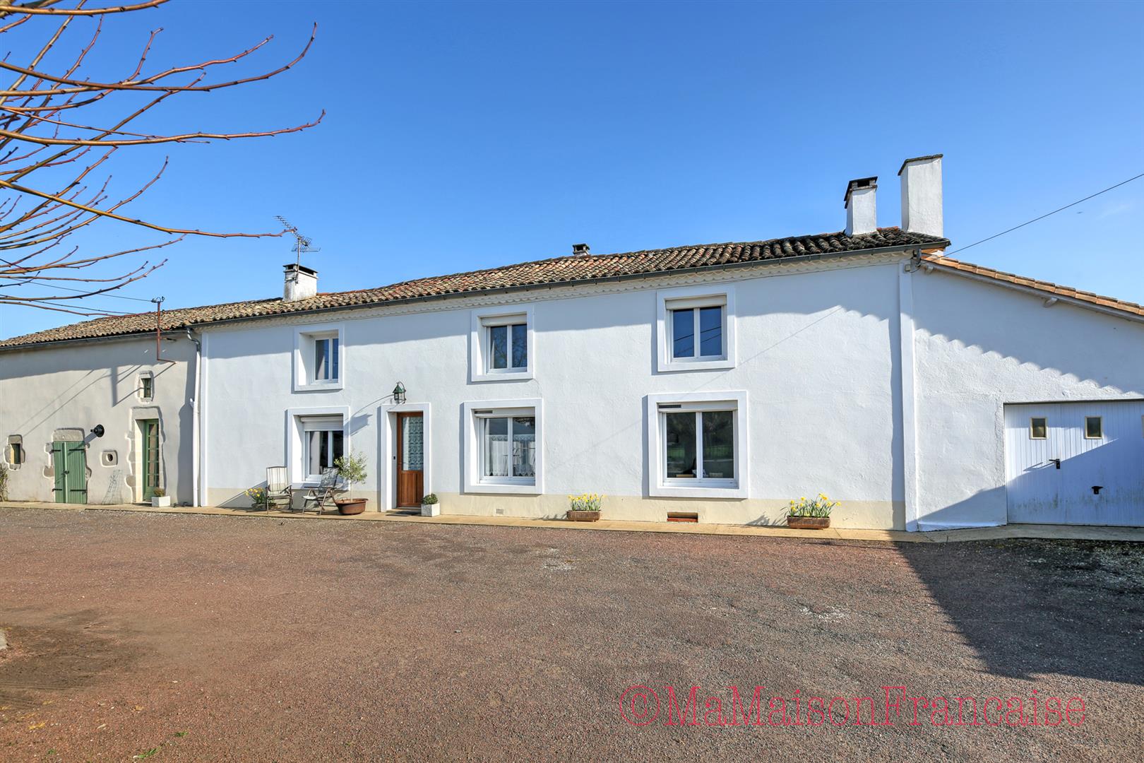 Renovated 3bed/3bath stone property with eco heating & pool