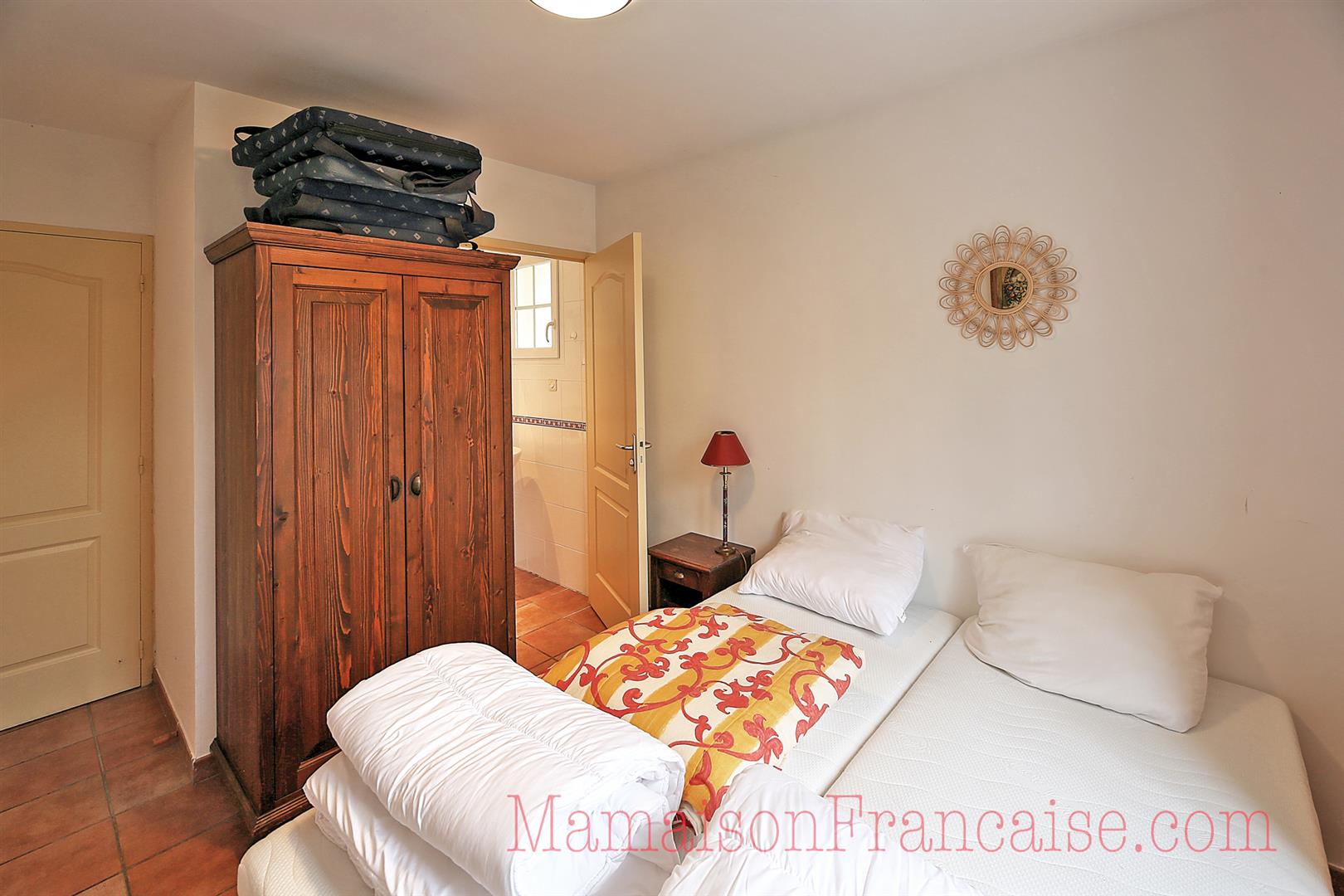 Detached villa with pool 3bed/2 bath overlooking a 27 hole golf course