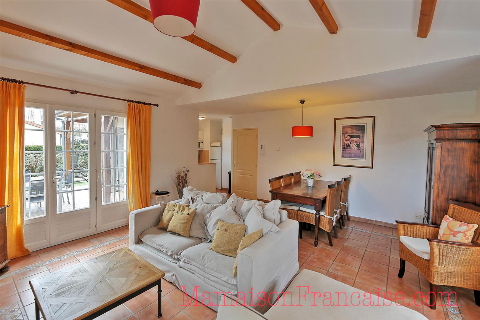 Detached villa with pool 3bed/2 bath overlooking a 27 hole golf course