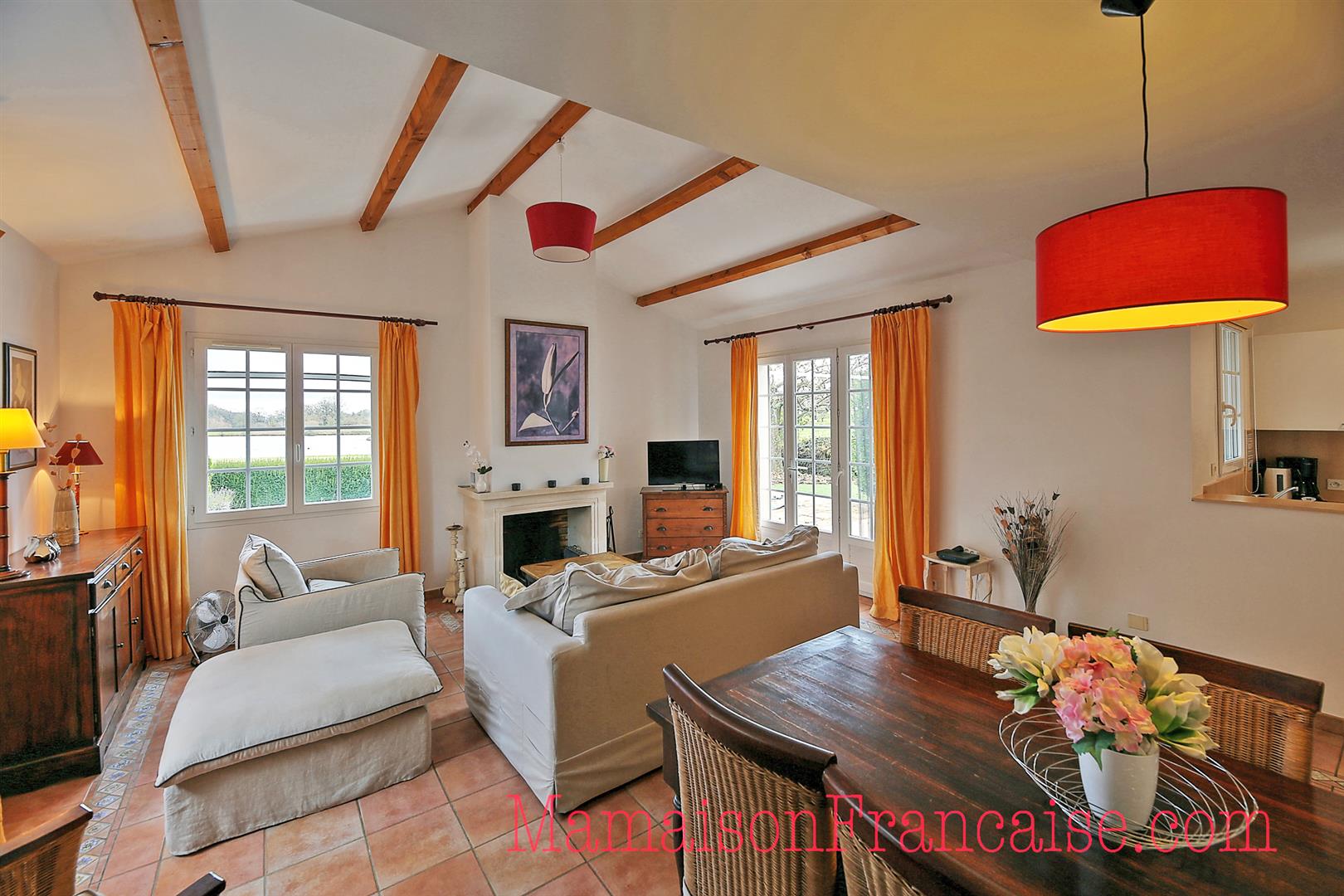 Detached villa with pool 3bed/2 bath overlooking a 27 hole golf course