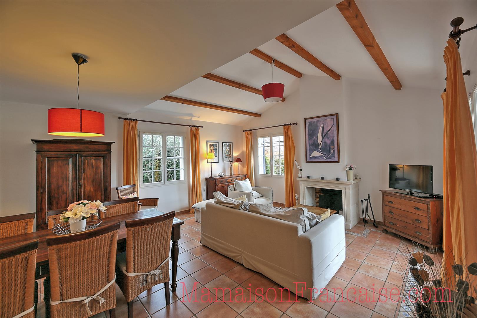 Detached villa with pool 3bed/2 bath overlooking a 27 hole golf course