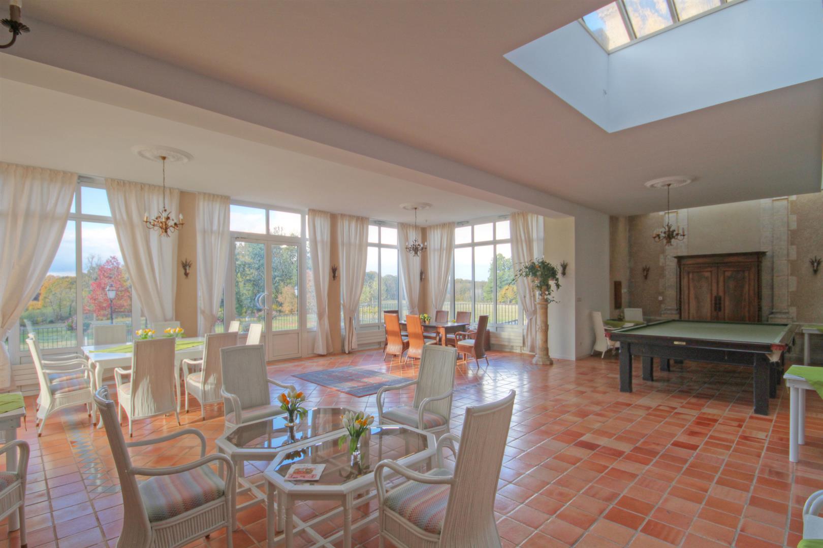 Appartement de luxe avec 2 chambres dans le parc d'un château avec piscine, parcours de golf à côté