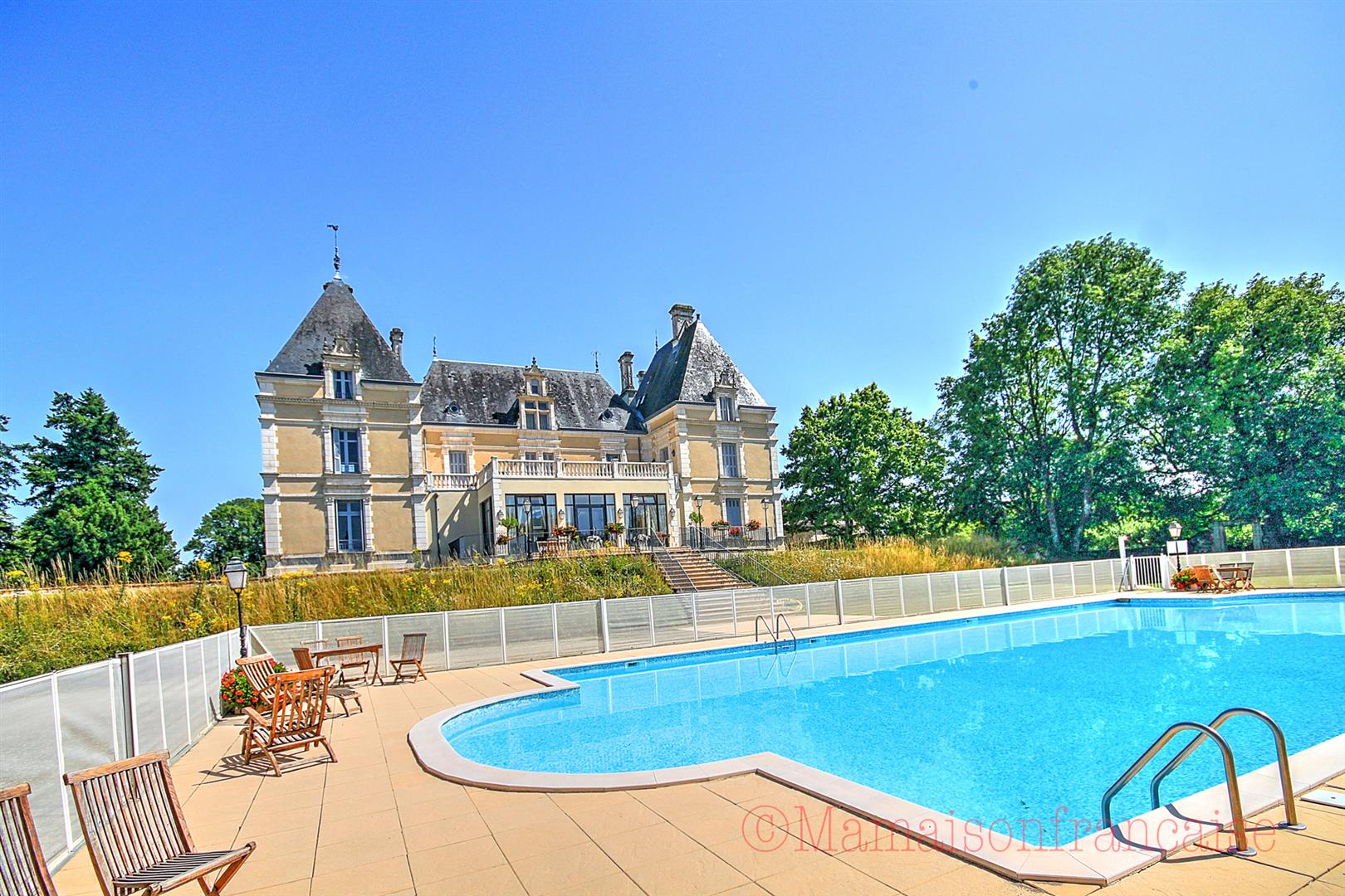 Appartement de luxe avec 2 chambres dans le parc d'un château avec piscine, parcours de golf à côté