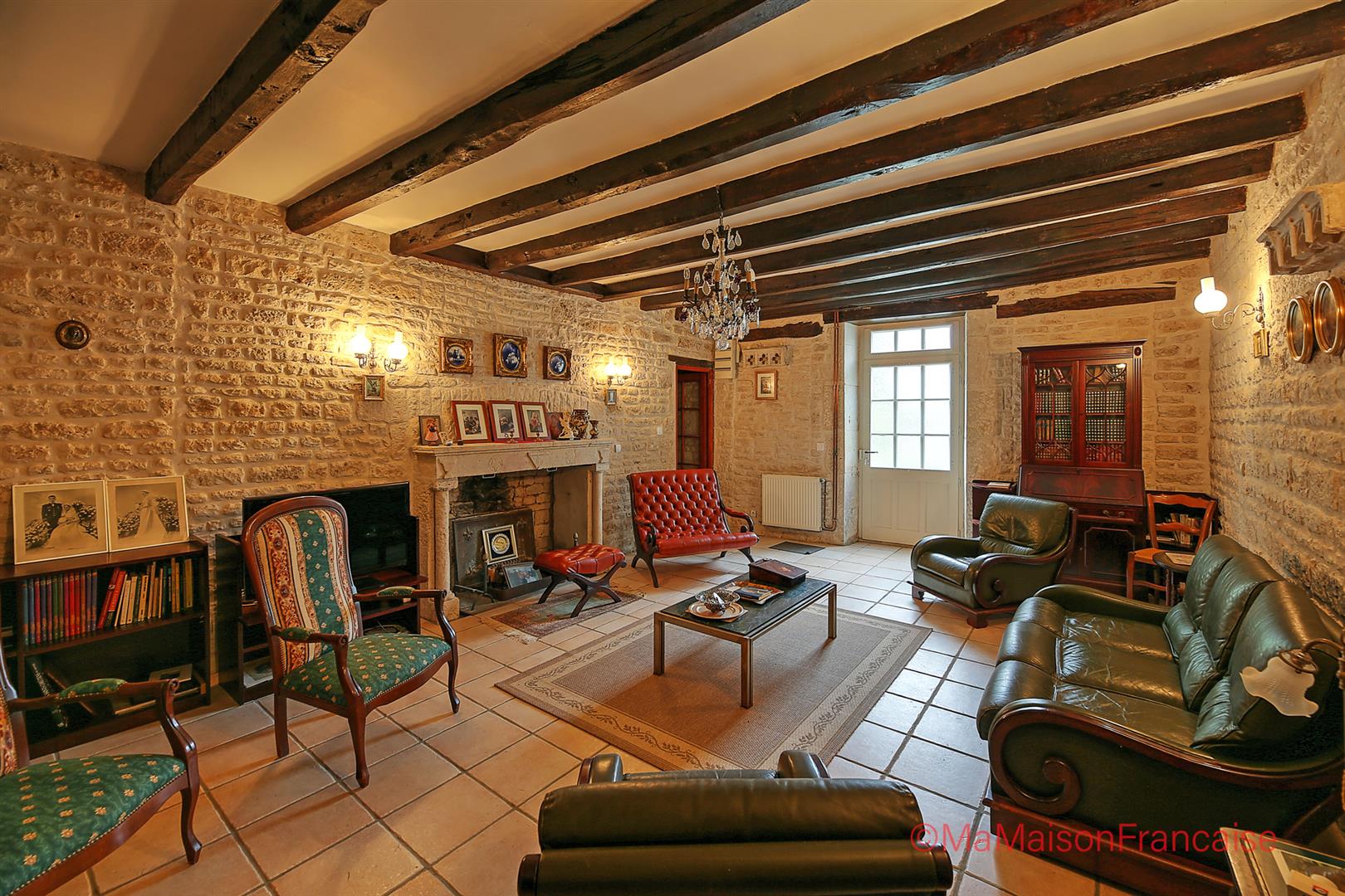 Impressive country house 4 receptions, 7 beds, lively village.