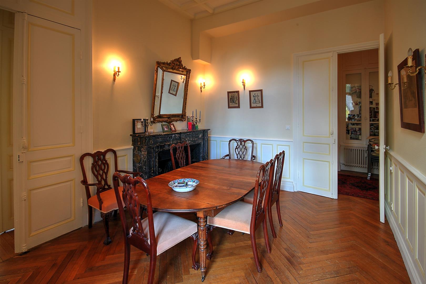 Château apartment 2 beds/2baths, shared pool, extensive grounds