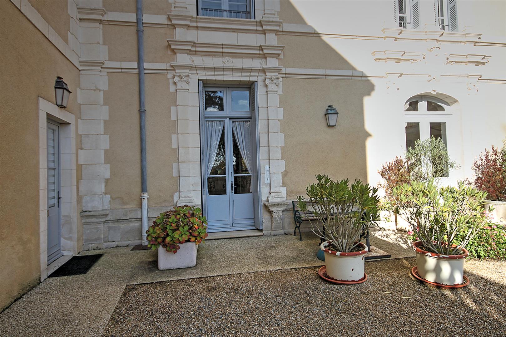 Château apartment 2 beds/2baths, shared pool, extensive grounds