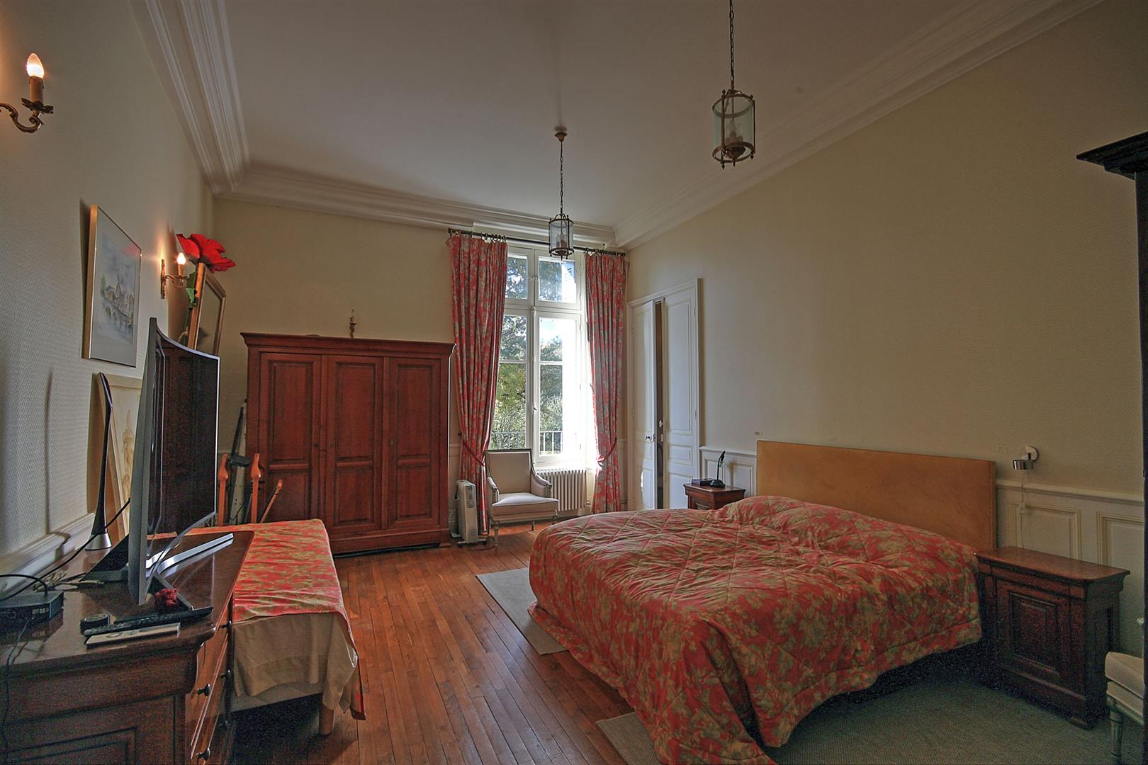 Château apartment 2 beds/2baths, shared pool, extensive grounds