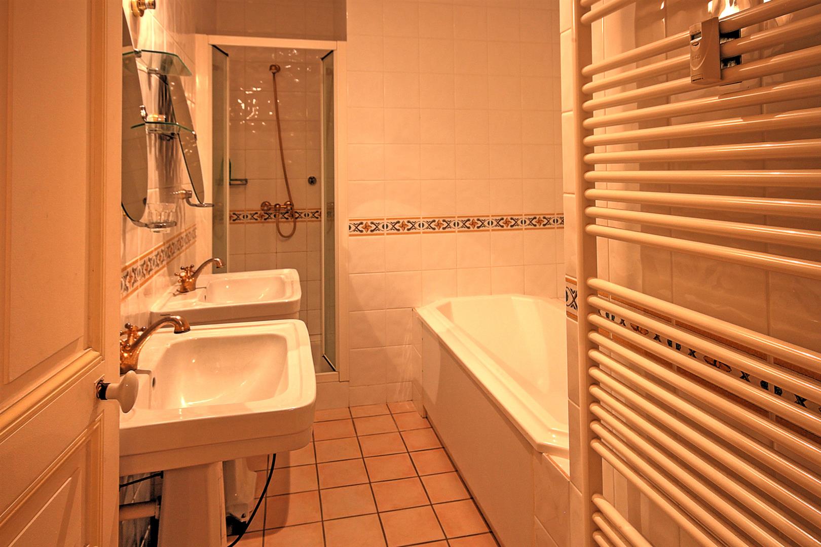 Château apartment 2 beds/2baths, shared pool, extensive grounds