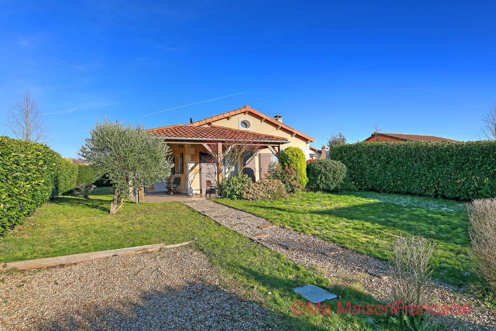 Immaculate villa with terraces, garden and a communal swimming pool close to 27 hole golf course