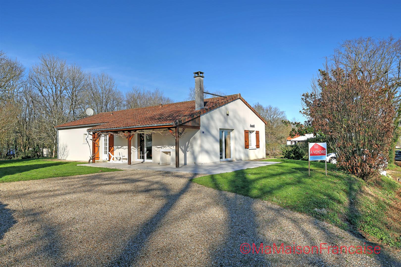 Detached 4bed/2bath bungalow overlooking a golf course