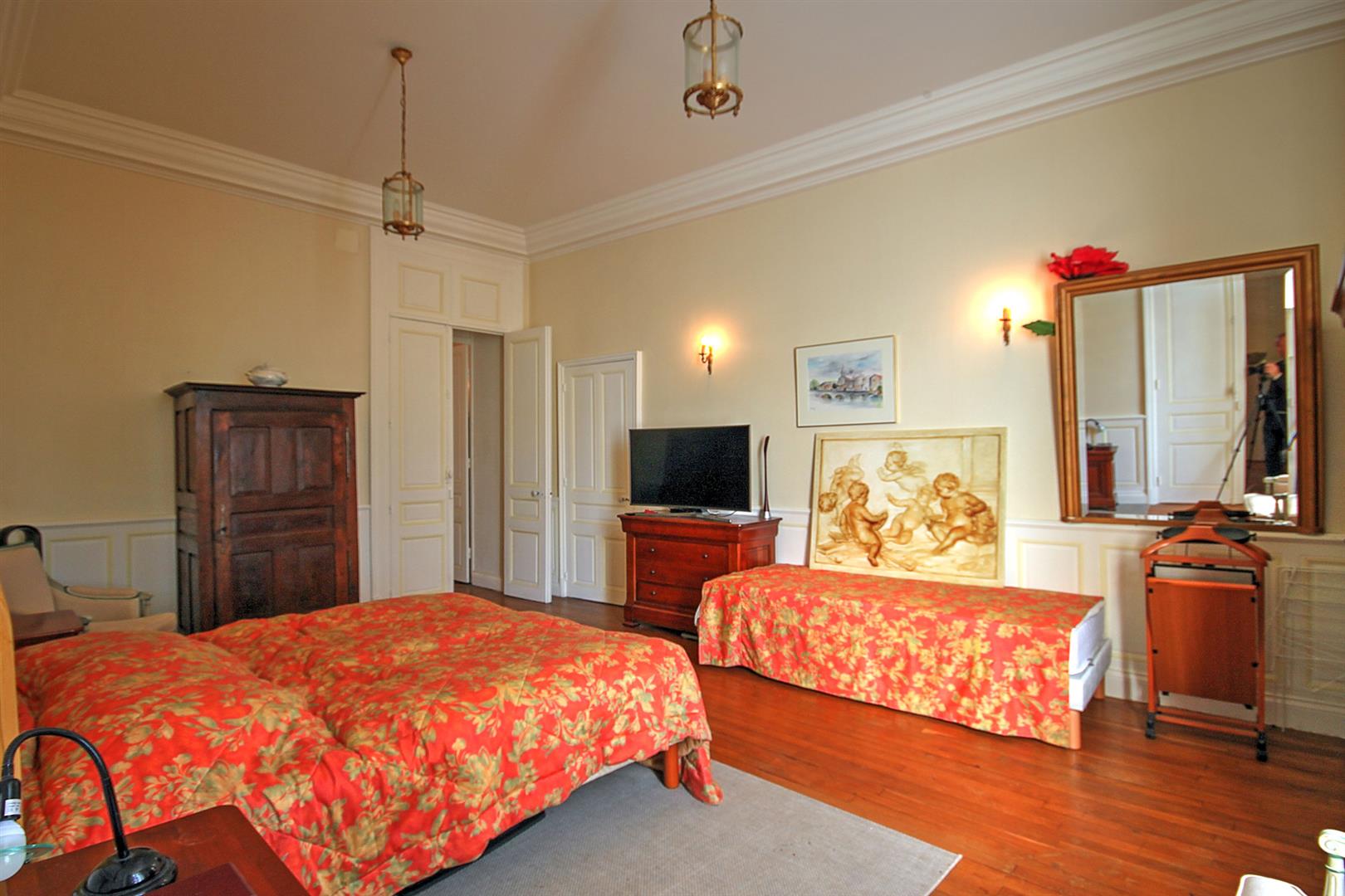 Château apartment 2 beds/2baths, shared pool, extensive grounds