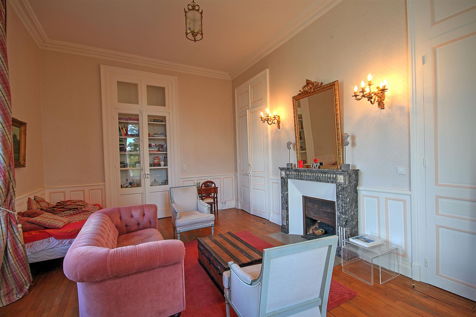 Château apartment 2 beds/2baths, shared pool, extensive grounds