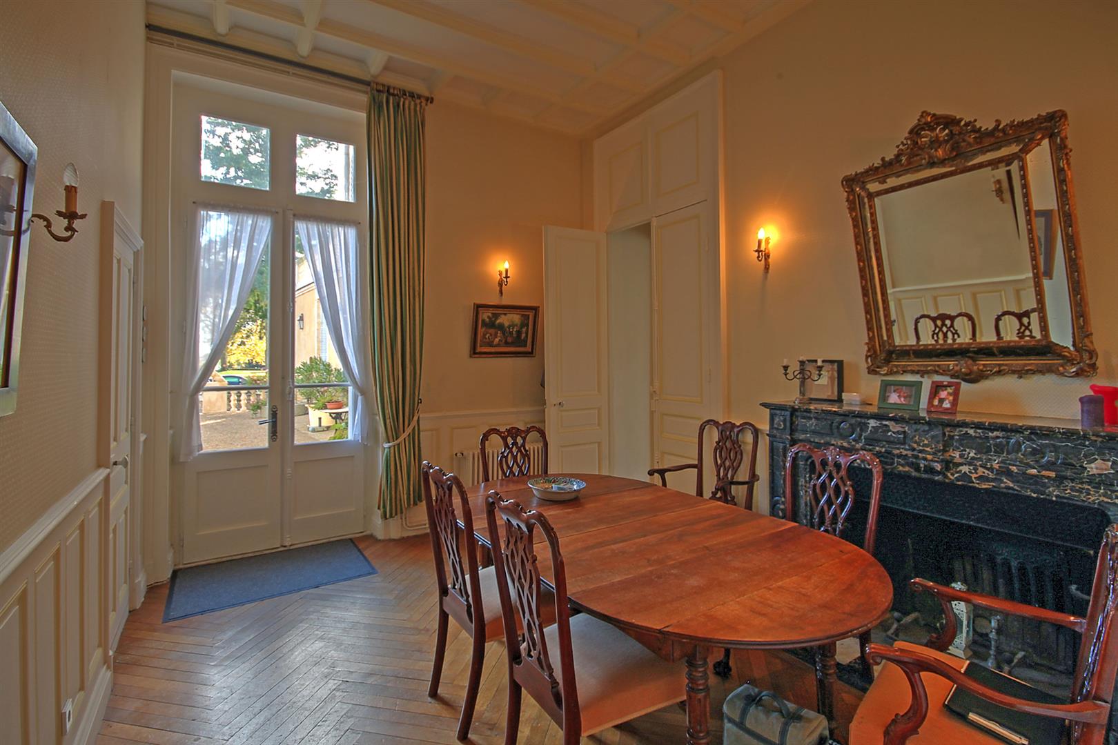 Château apartment 2 beds/2baths, shared pool, extensive grounds