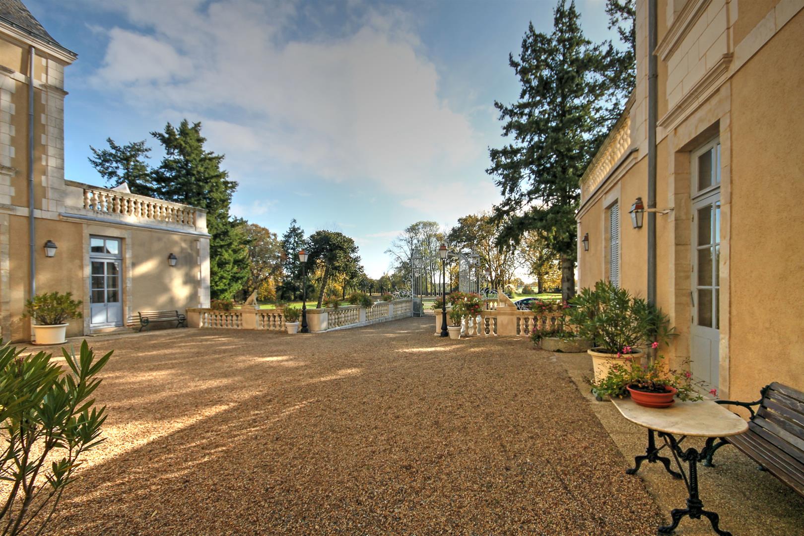 Château apartment 2 beds/2baths, shared pool, extensive grounds