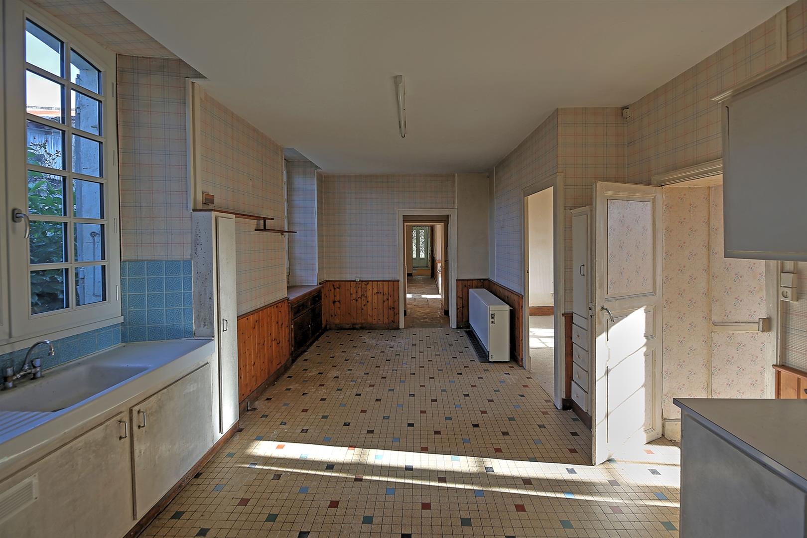 Imposing maison de maître in town with 3 receptions, 5bed/2 bath, surrounding gardens for updating