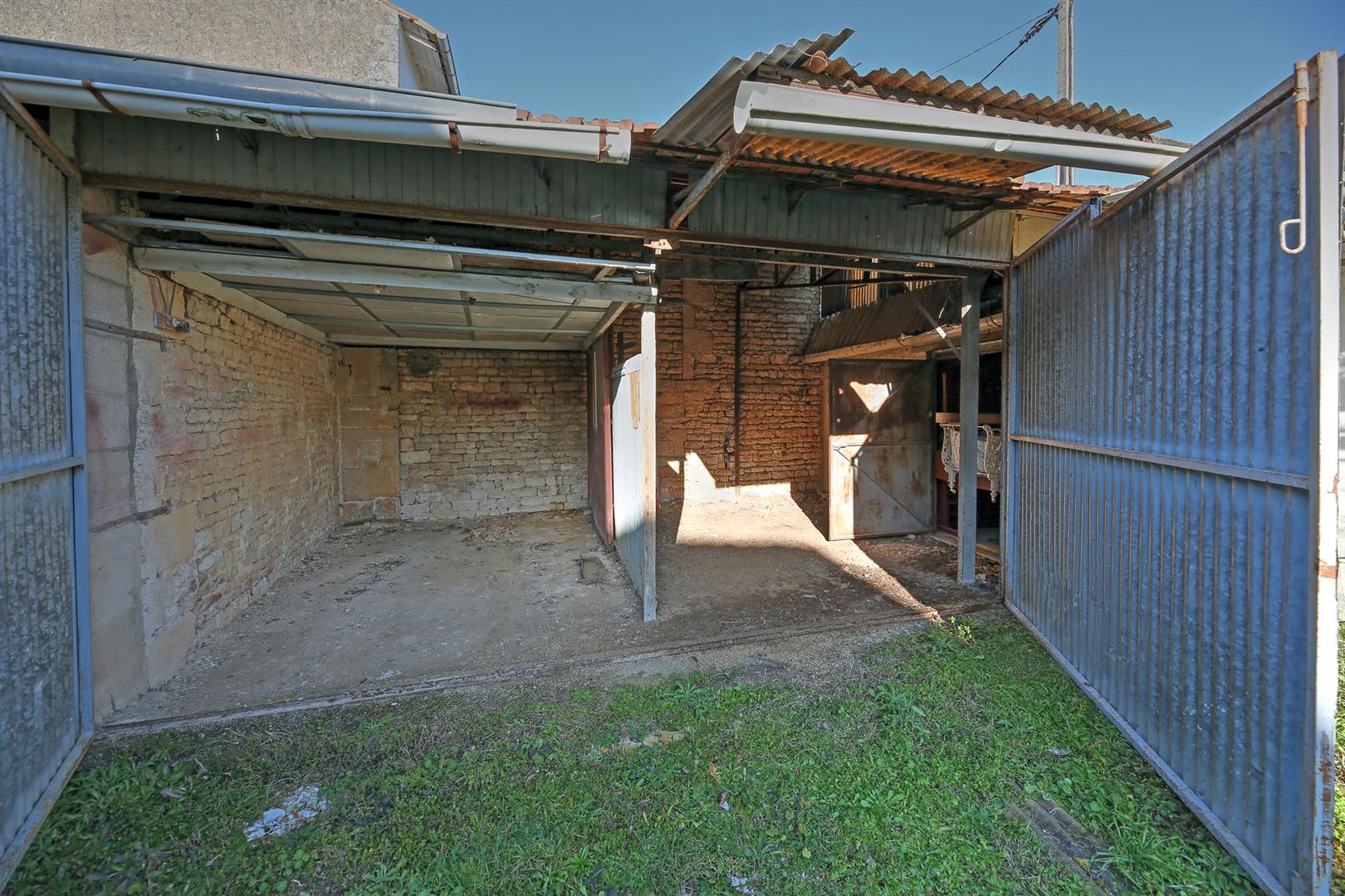 Imposing maison de maître in town with 3 receptions, 5bed/2 bath, surrounding gardens for updating