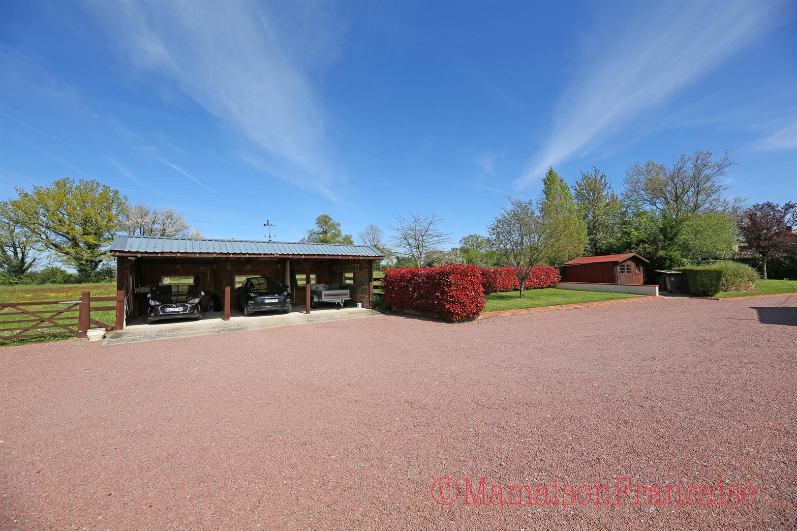 Immaculate bungalow 4bed/2bath, covered pool & 1.5 hectares