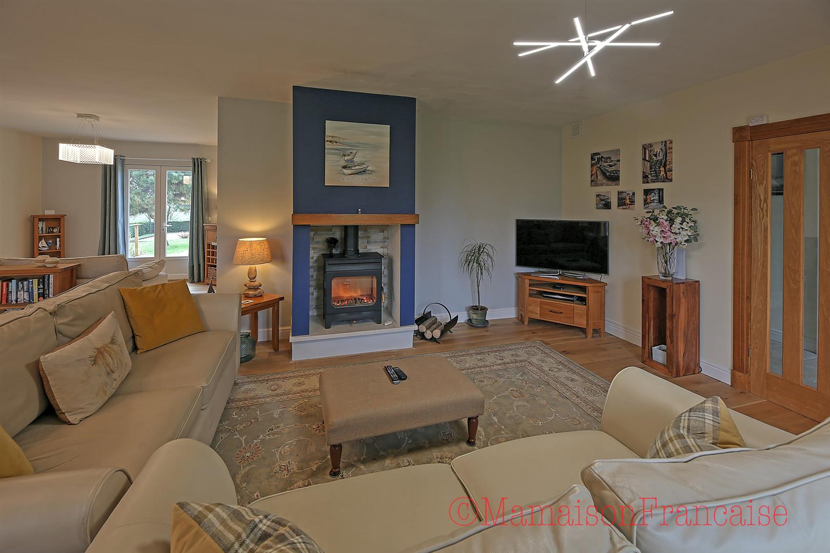 Immaculate bungalow 4bed/2bath, covered pool & 1.5 hectares