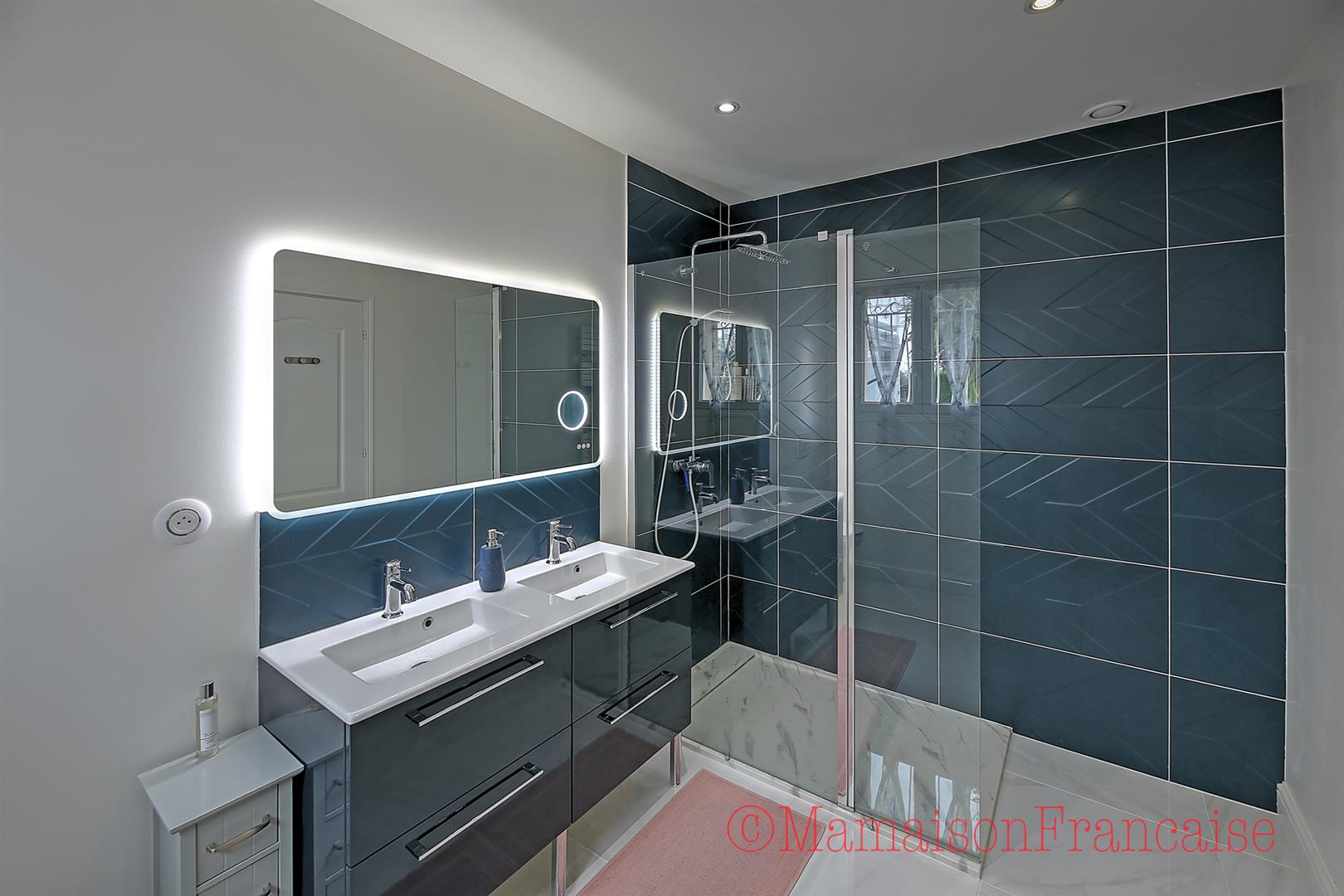 Immaculate bungalow 4bed/2bath, covered pool & 1.5 hectares