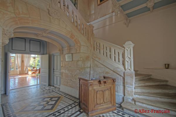 Luxury 2 bed/2 bath orangerie in grounds of a chateau adjacent to 27 hole golf course