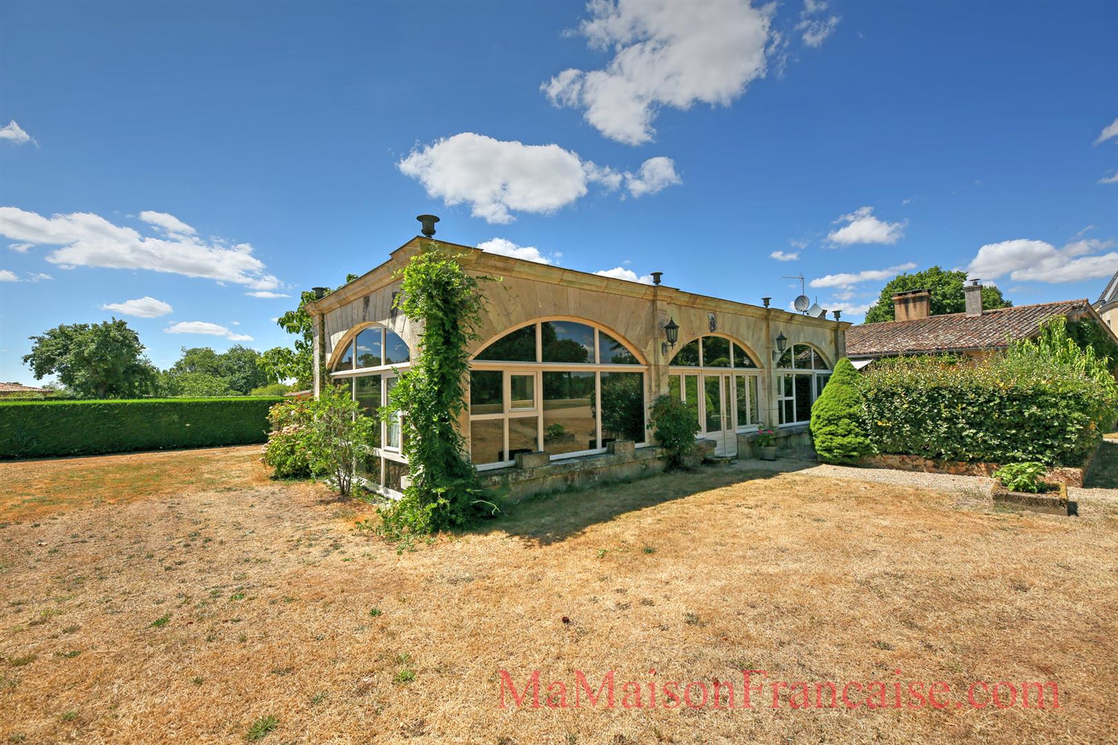 Luxury 2 bed/2 bath orangerie in grounds of a chateau adjacent to 27 hole golf course