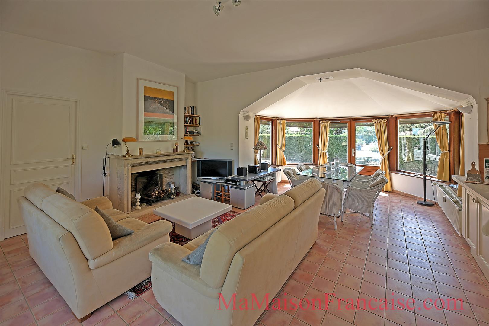Luxury 2 bed/2 bath orangerie in grounds of a chateau adjacent to 27 hole golf course