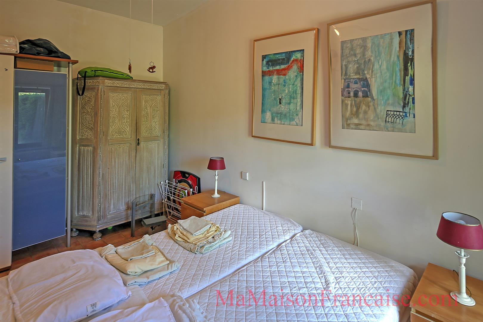 Luxury 2 bed/2 bath orangerie in grounds of a chateau adjacent to 27 hole golf course