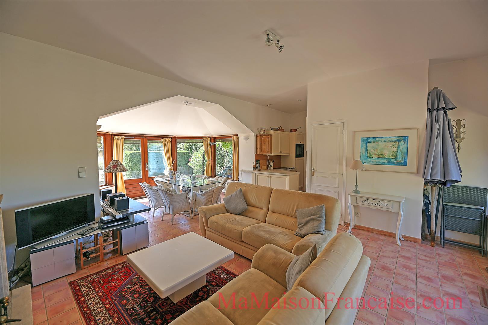 Luxury 2 bed/2 bath orangerie in grounds of a chateau adjacent to 27 hole golf course