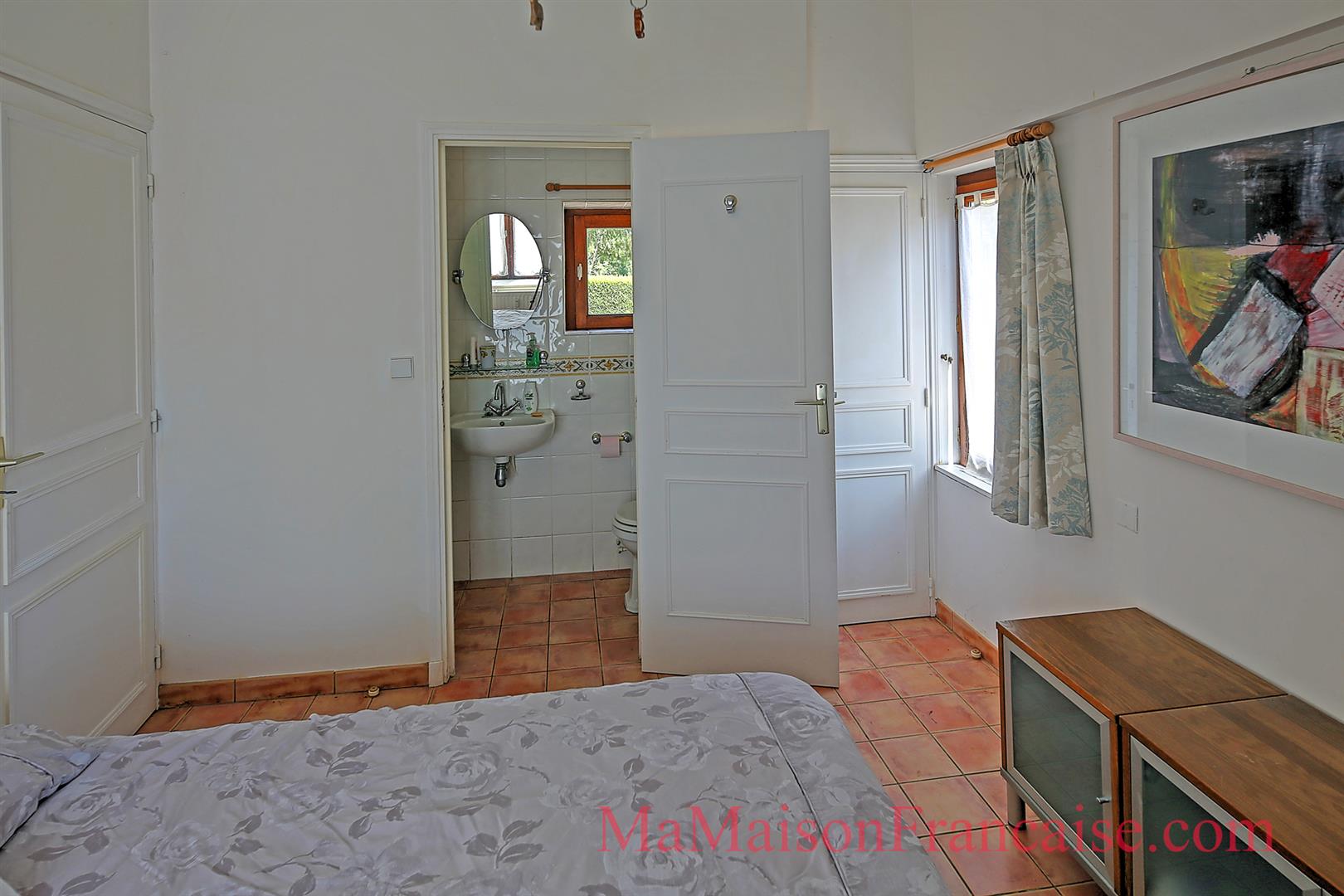 Luxury 2 bed/2 bath orangerie in grounds of a chateau adjacent to 27 hole golf course