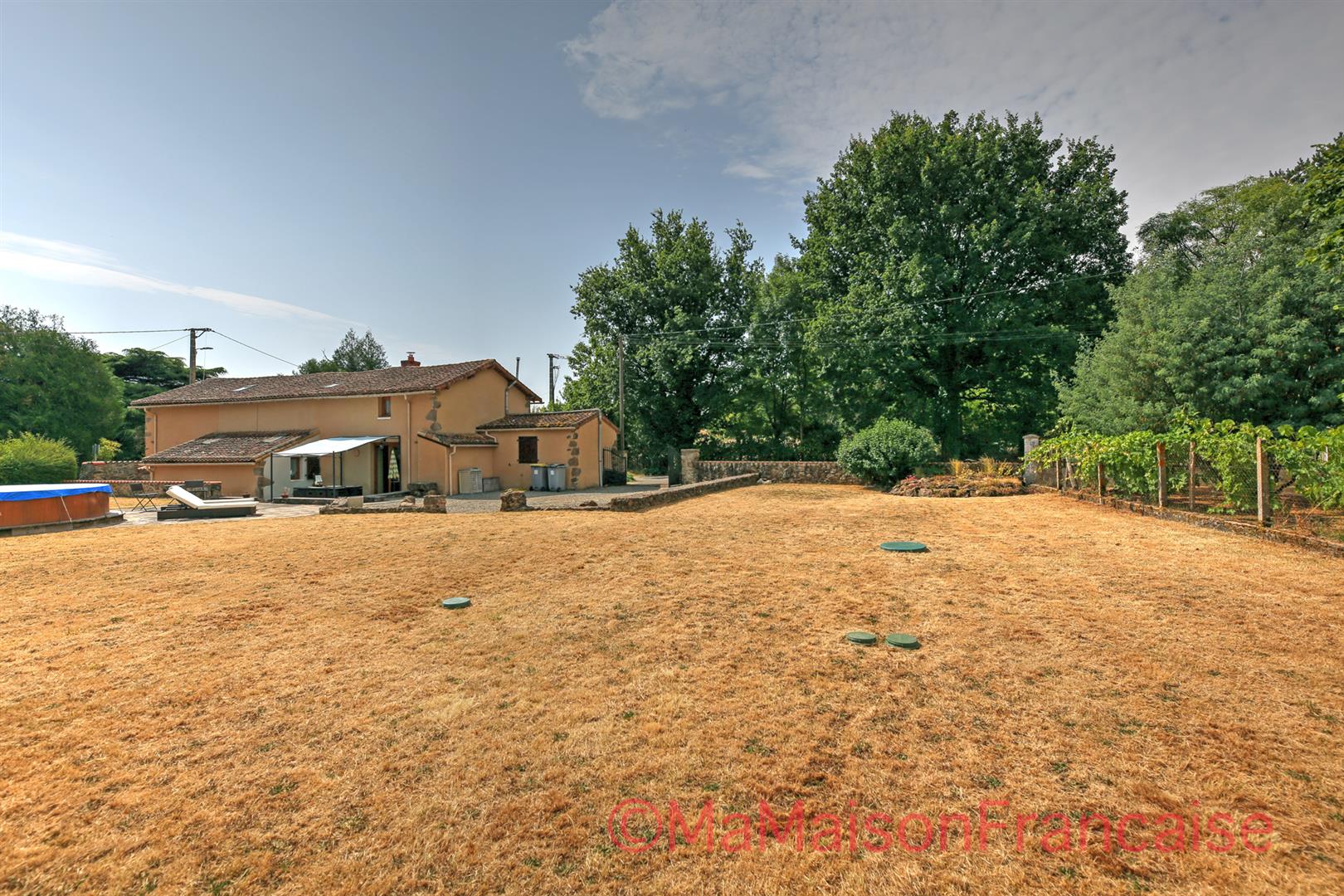 Detached 3bed/3bath village house with pool