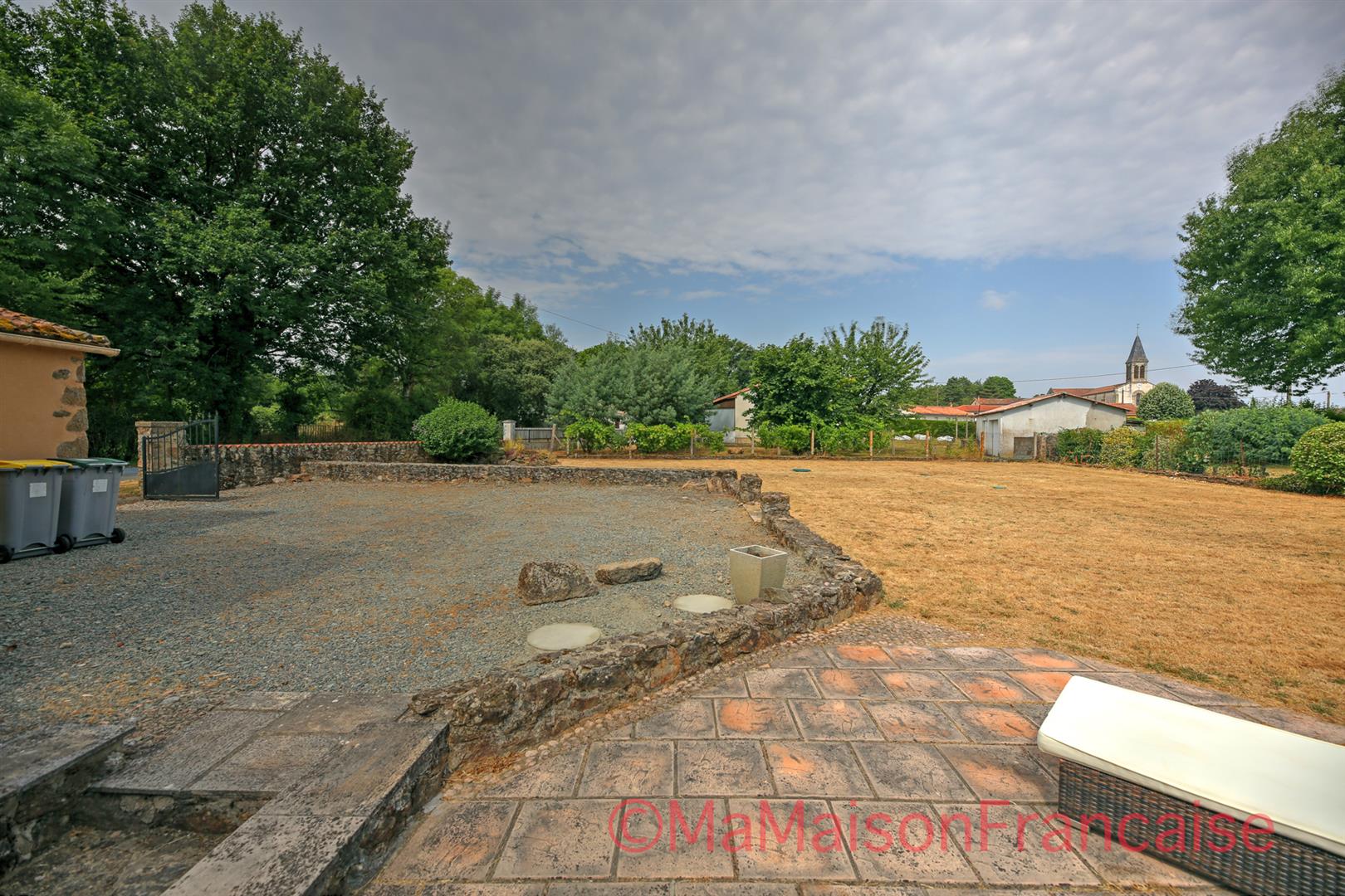 Detached 3bed/3bath village house with pool