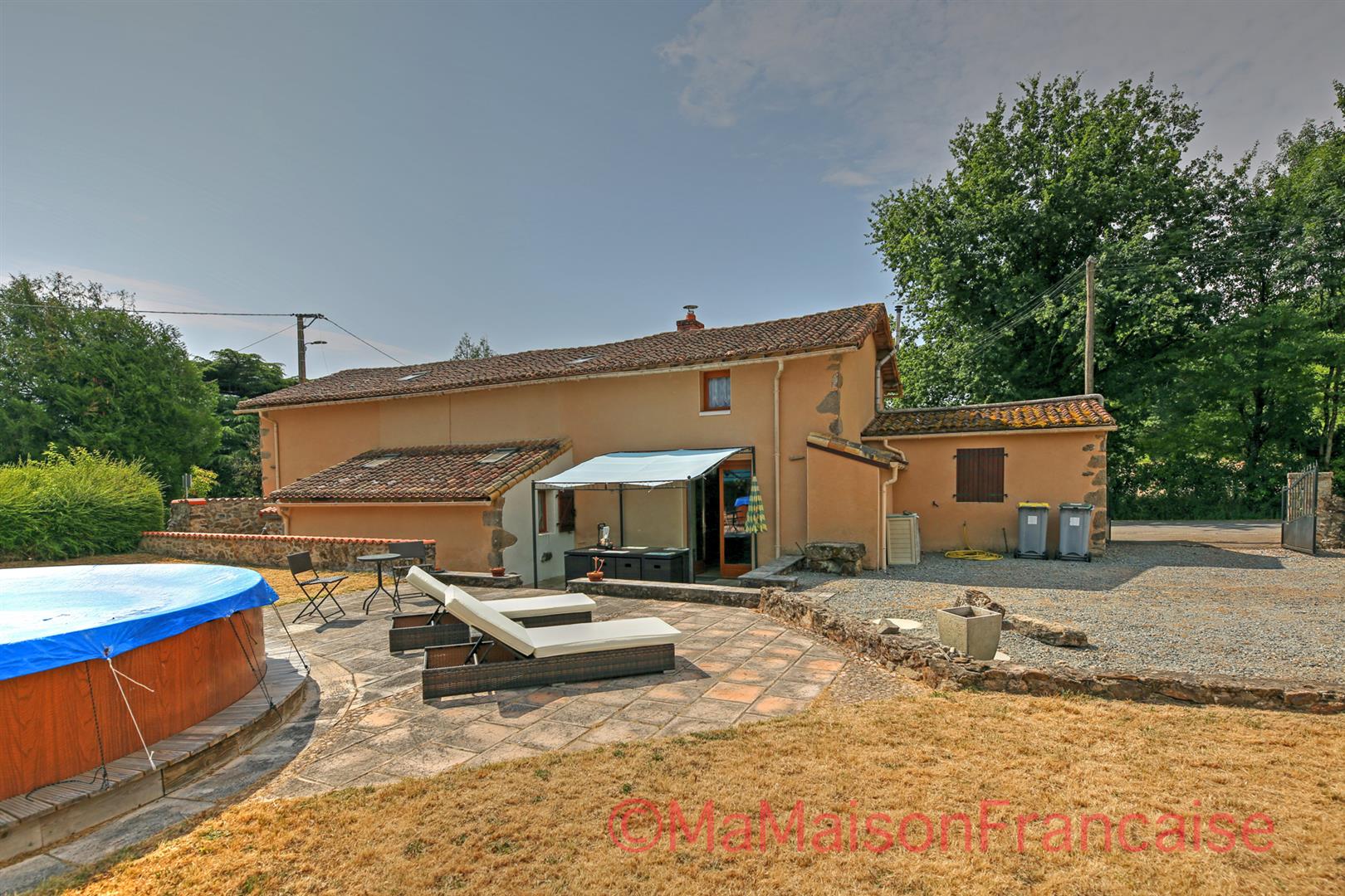 Detached 3bed/3bath village house with pool