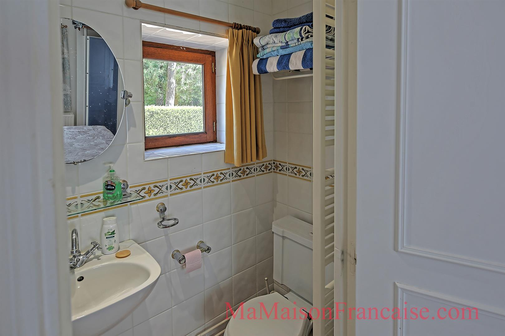 Luxury 2 bed/2 bath orangerie in grounds of a chateau adjacent to 27 hole golf course