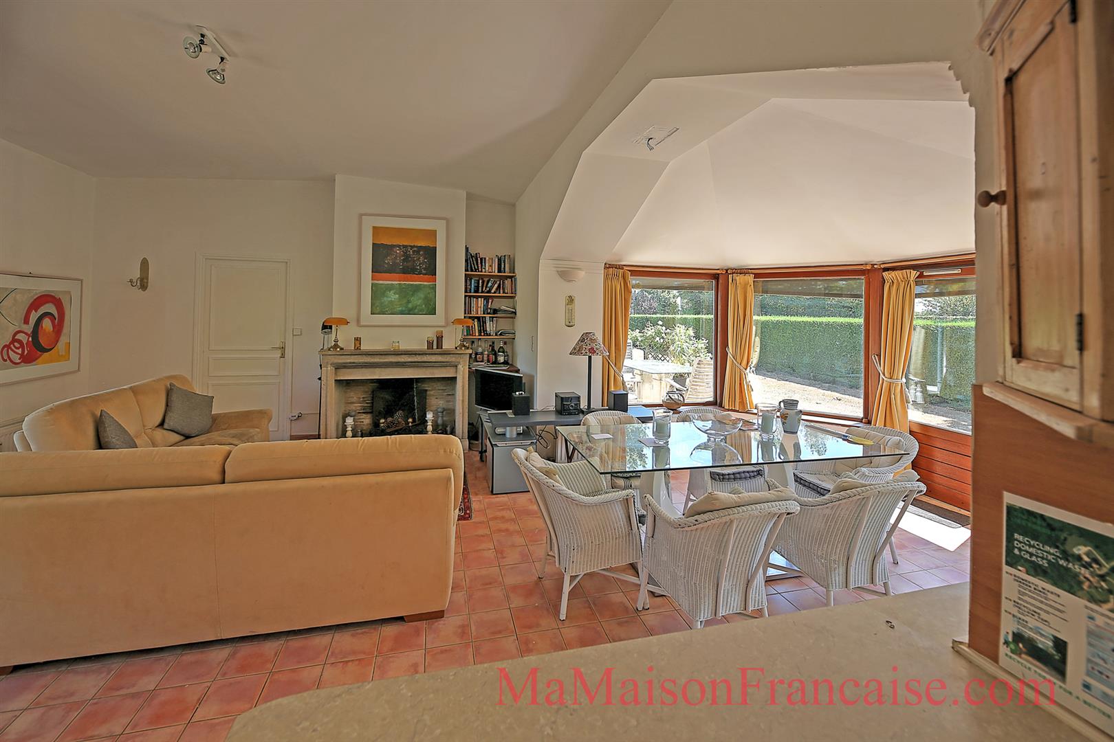 Luxury 2 bed/2 bath orangerie in grounds of a chateau adjacent to 27 hole golf course