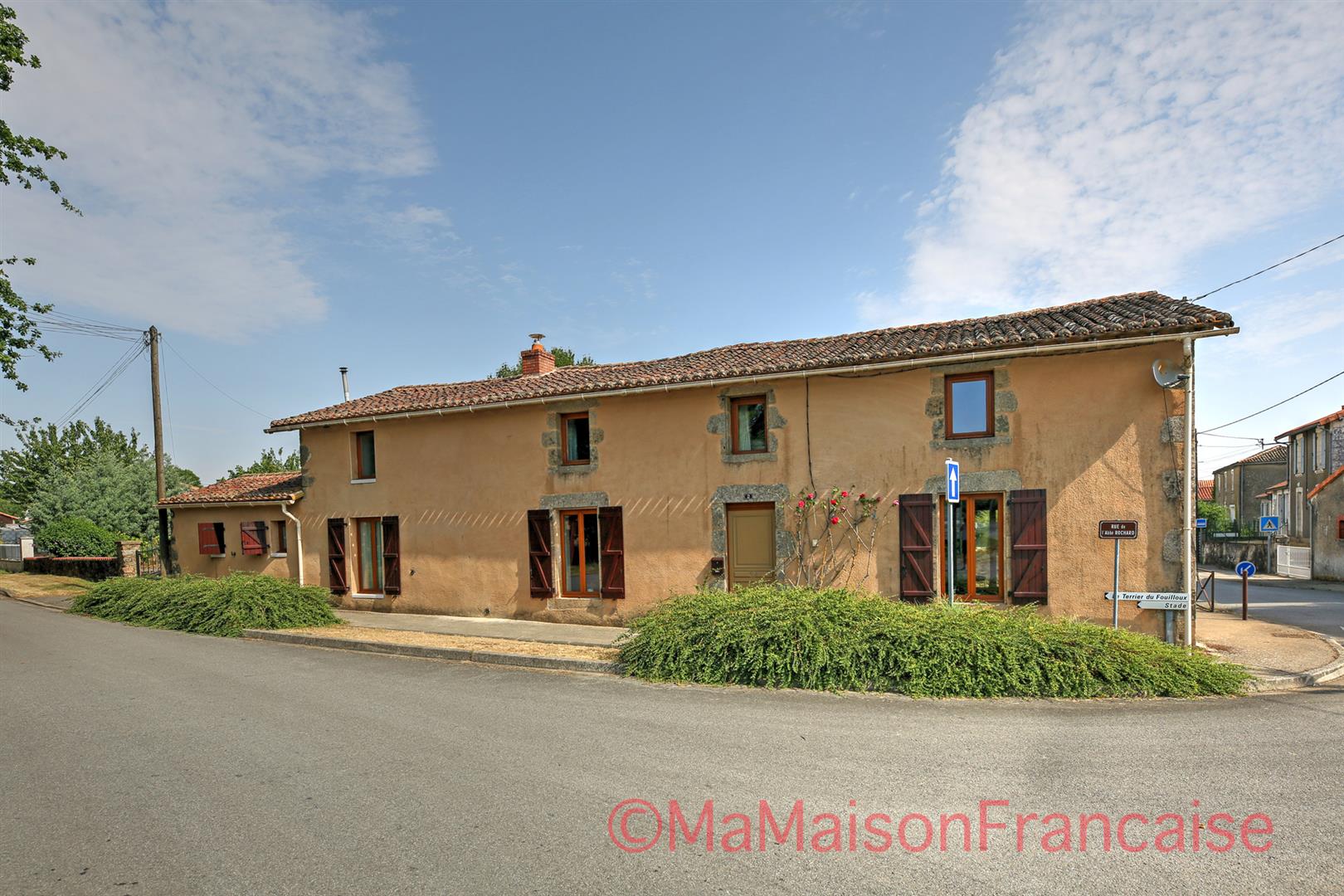 Detached 3bed/3bath village house with pool