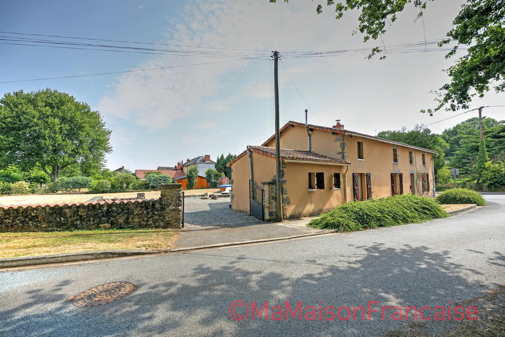 Detached 3bed/3bath village house with pool