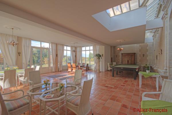 Luxury 2 bed/2 bath orangerie in grounds of a chateau adjacent to 27 hole golf course