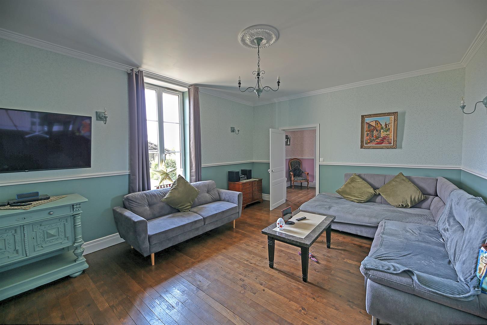 Beautiful Maison de Maître offering 5 beds/5baths, 4 reception rooms, heated pool and 1.3 hectares of land.