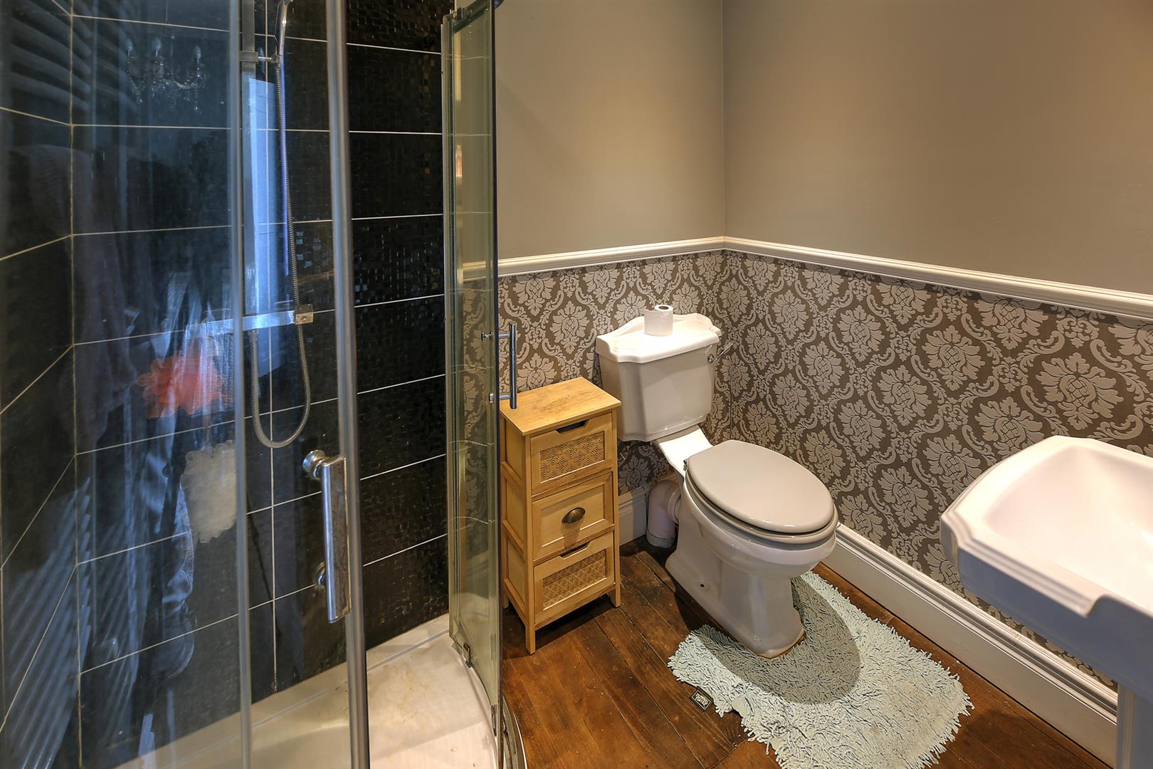 Beautiful Maison de Maître offering 5 beds/5baths, 4 reception rooms, heated pool and 1.3 hectares of land.