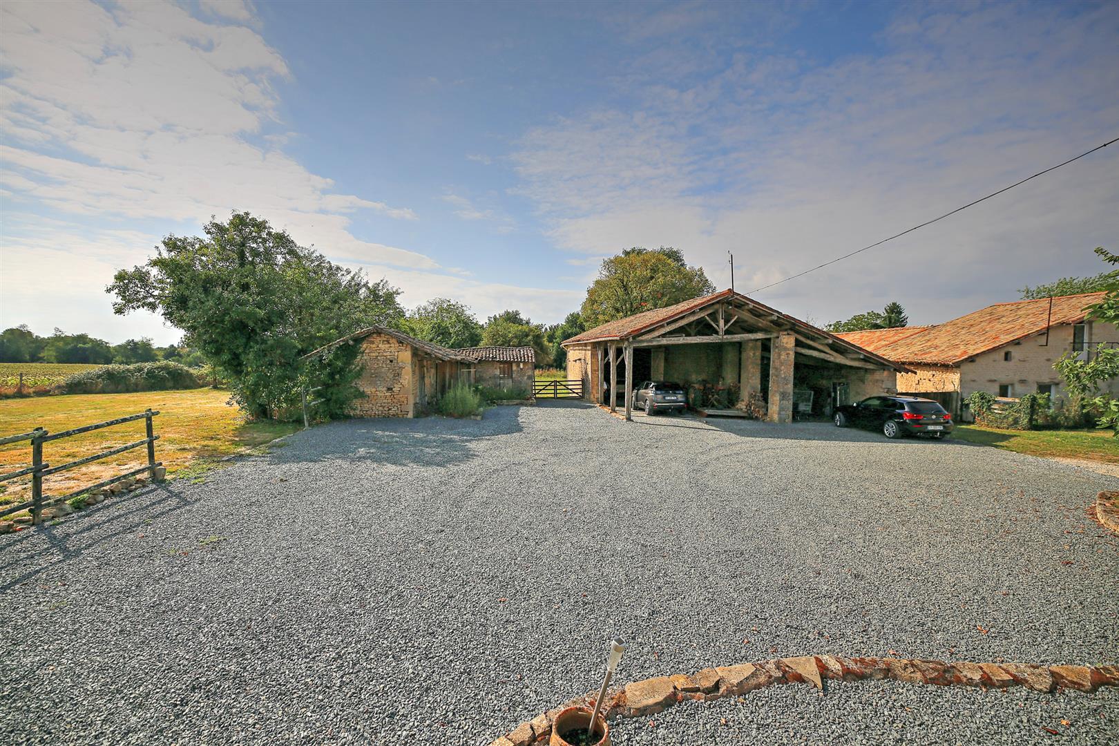 Beautiful Maison de Maître offering 5 beds/5baths, 4 reception rooms, heated pool and 1.3 hectares of land.