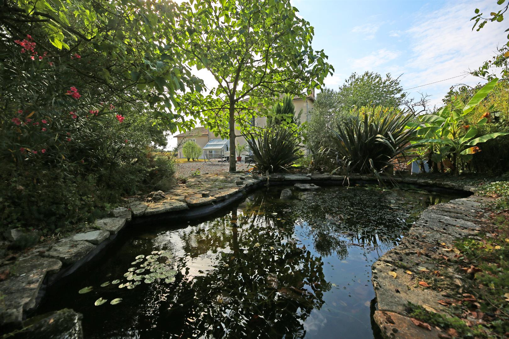 Beautiful Maison de Maître offering 5 beds/5baths, 4 reception rooms, heated pool and 1.3 hectares of land.