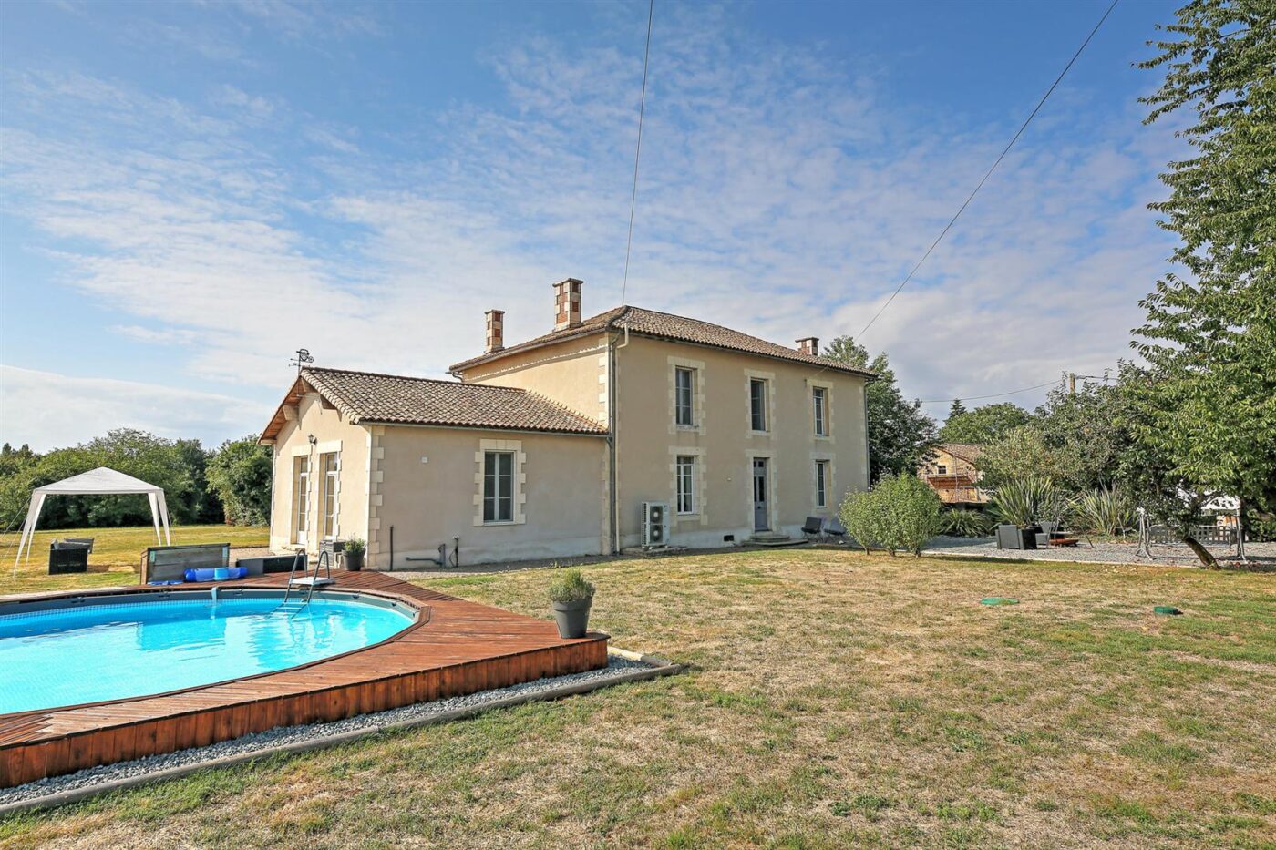 Beautiful Maison de Maître offering 5 beds/5baths, 4 reception rooms, heated pool and 1.3 hectares of land.