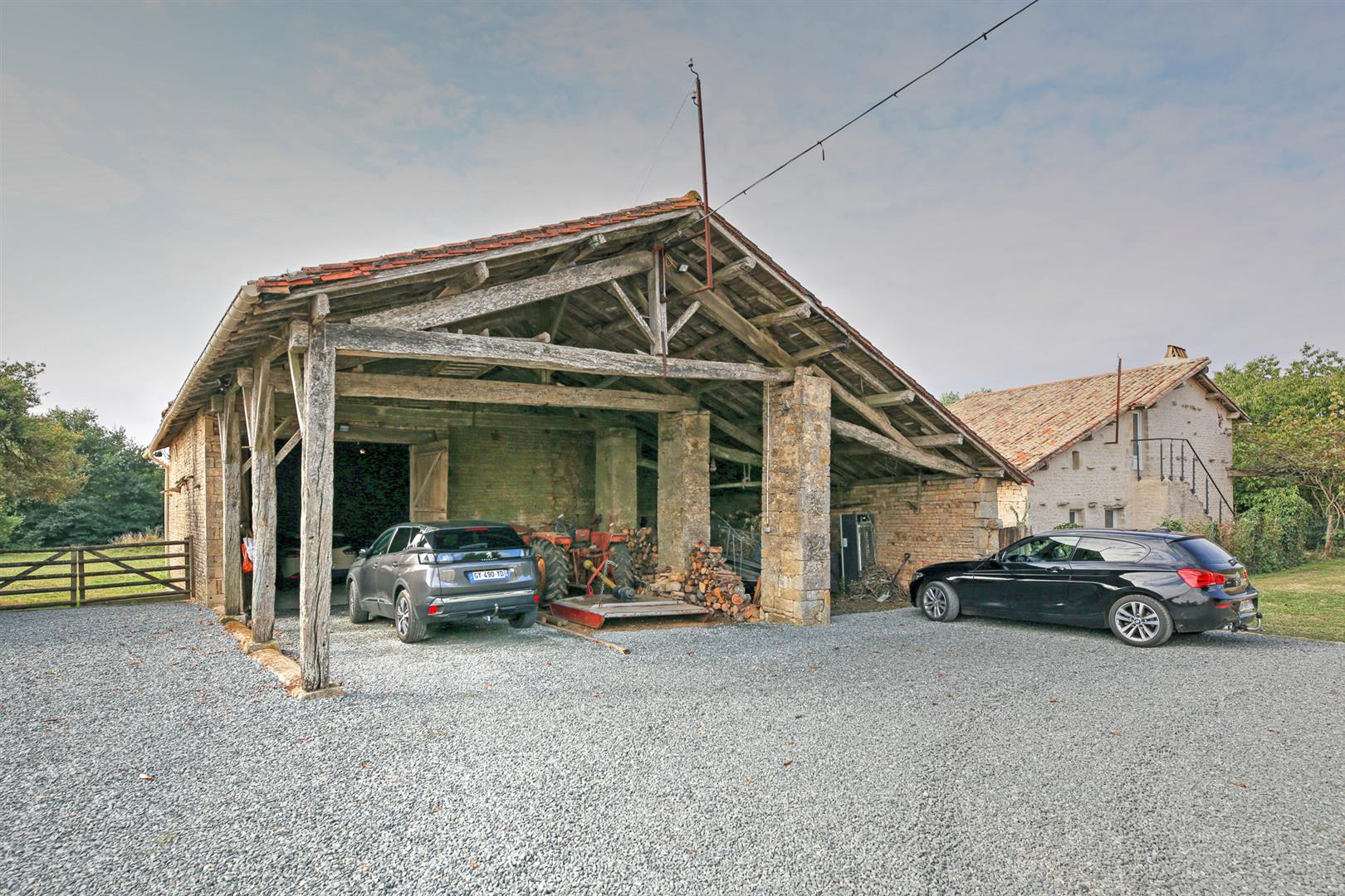 Beautiful Maison de Maître offering 5 beds/5baths, 4 reception rooms, heated pool and 1.3 hectares of land.