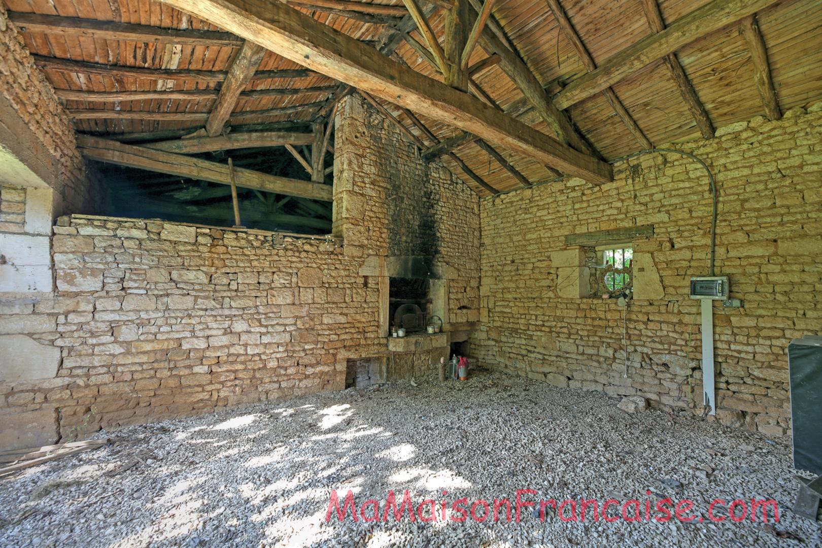 Farmhouse and cottage each with 3 beds/2baths, heated pool and large garden.