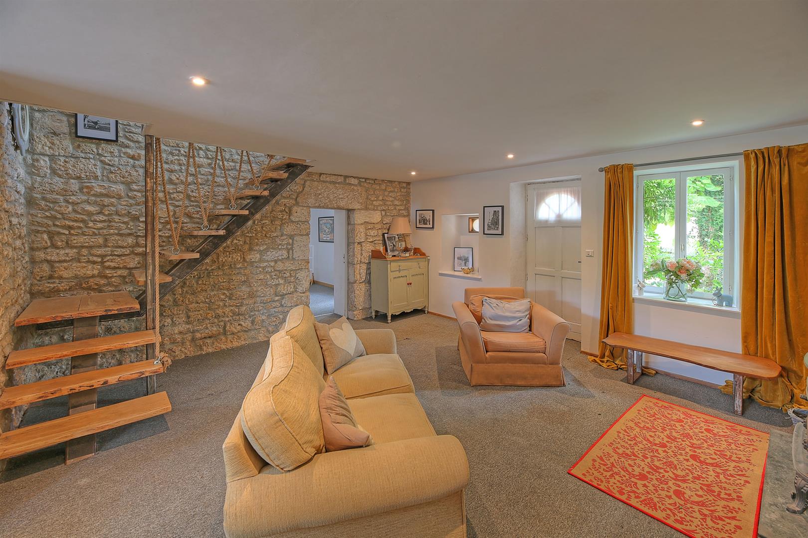 Farmhouse and cottage each with 3 beds/2baths, heated pool and large garden.