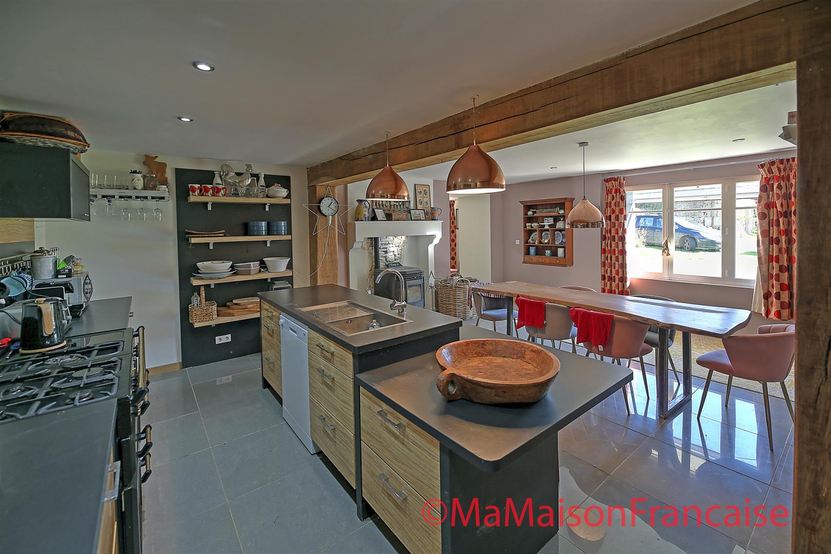 Farmhouse and cottage each with 3 beds/2baths, heated pool and large garden.