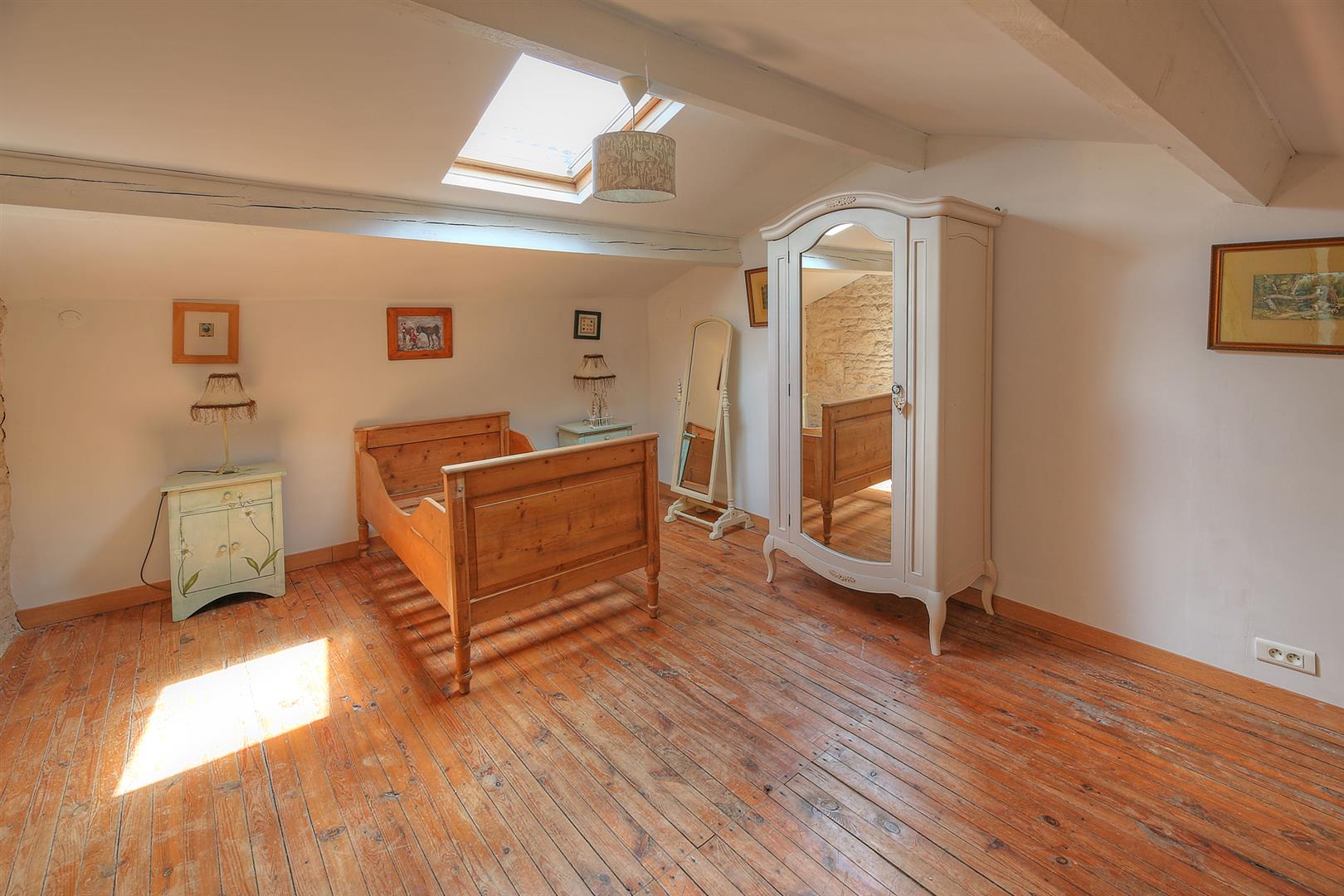 Farmhouse and cottage each with 3 beds/2baths, heated pool and large garden.