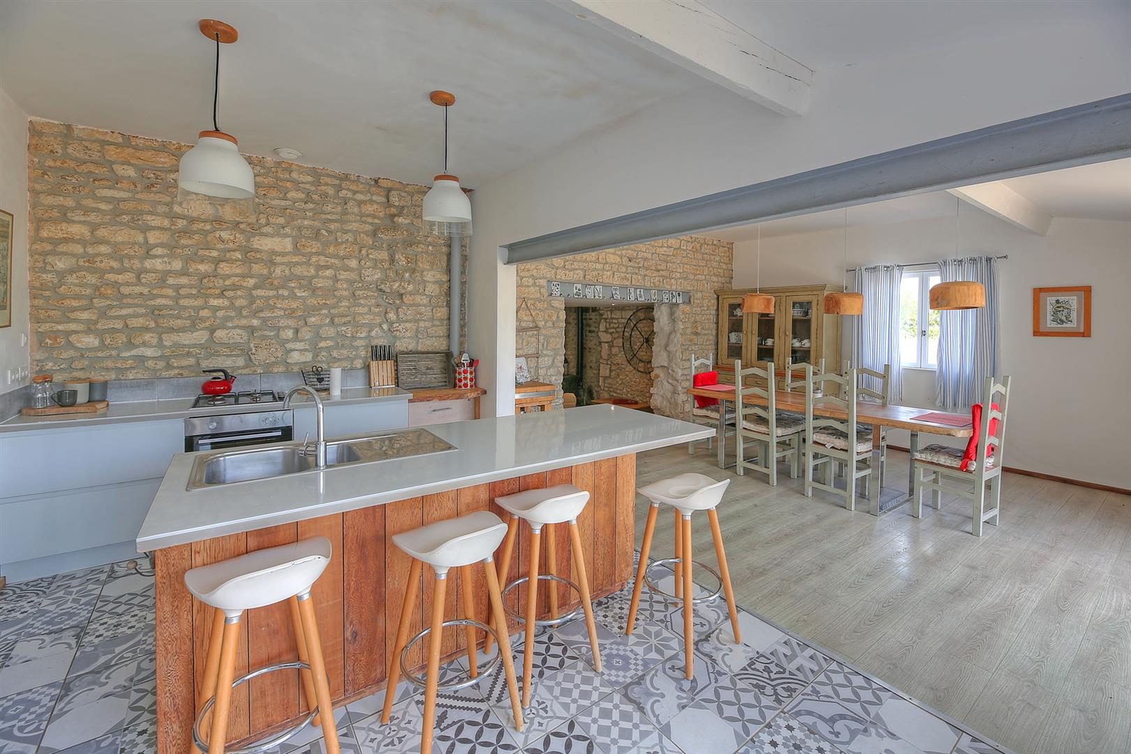 Farmhouse and cottage each with 3 beds/2baths, heated pool and large garden.