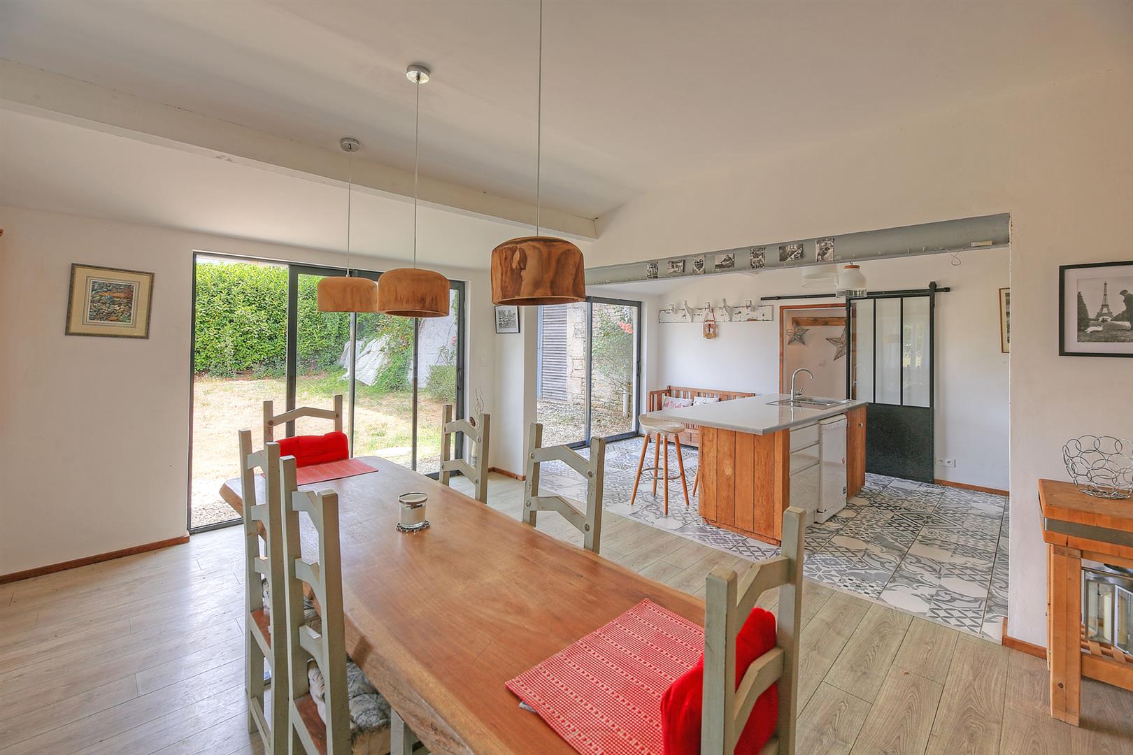 Farmhouse and cottage each with 3 beds/2baths, heated pool and large garden.